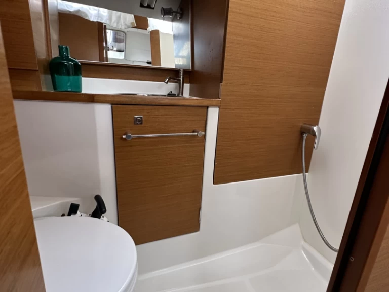 Sailboat for rent Drage at the best price