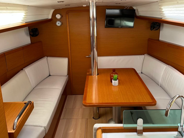 Jeanneau Sun Odyssey 389 charter bareboat or captained in  Drage