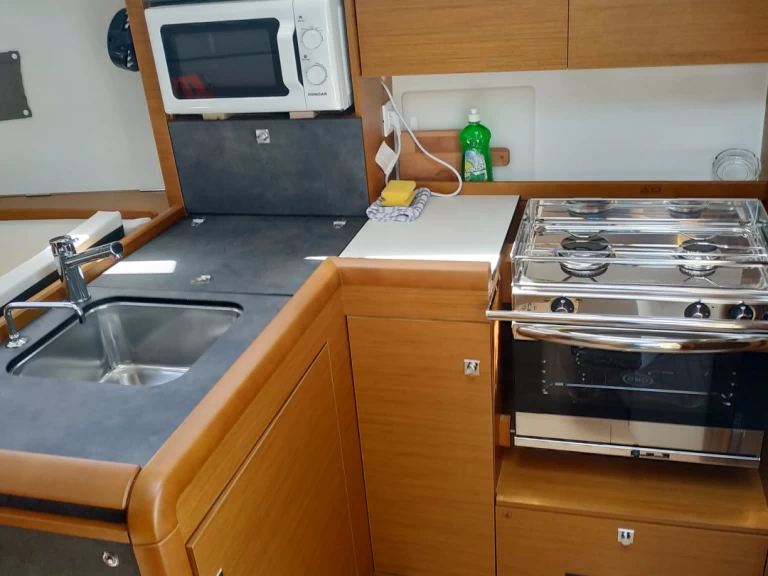 Sailboat rental in Drage - Jeanneau Sun Odyssey 349
