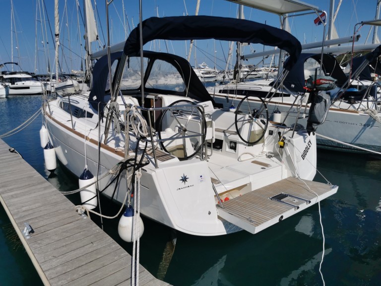 Boat rental Jeanneau Sun Odyssey 349 in Drage on Samboat