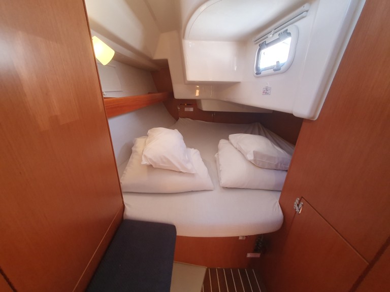 Bareboat Rental Sailboat Bavaria with a boat licence