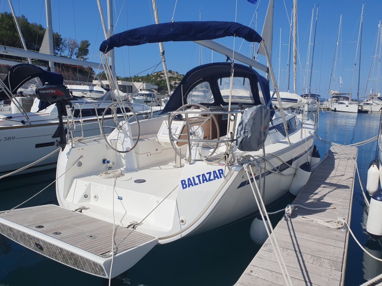 Bavaria Cruiser 34 charter bareboat or captained in  Drage