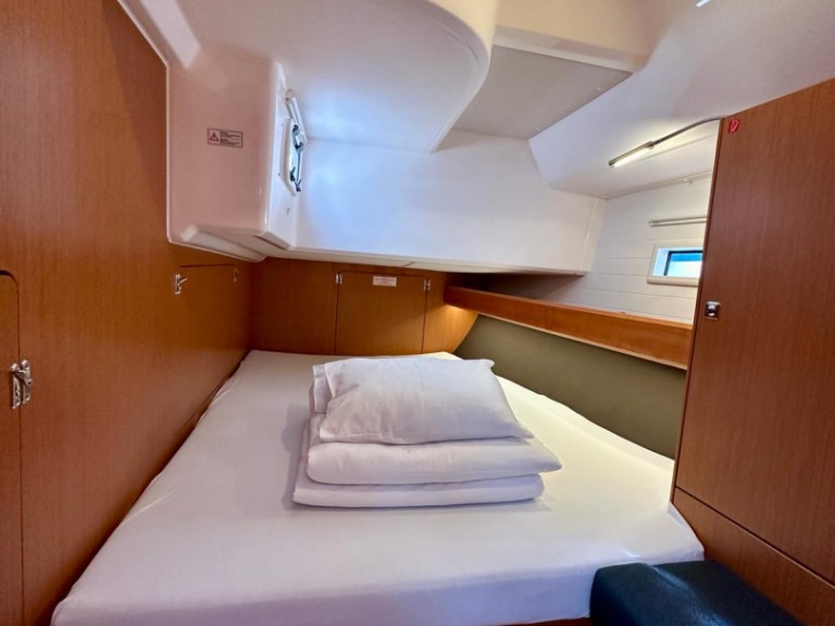 Bareboat Rental Sailboat Bavaria with a boat licence