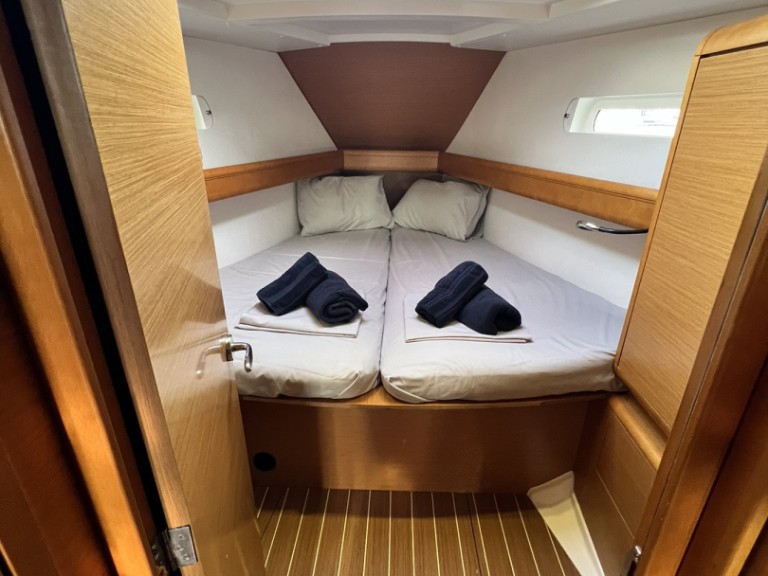 Rent a Jeanneau Sun Odyssey 439 Alimos