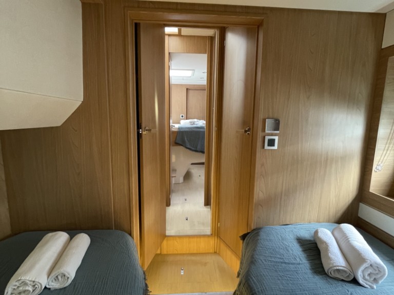 Yacht charter Salerno cheap Bali 5.4