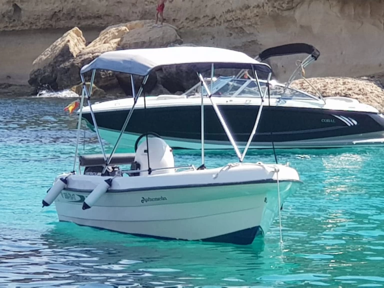 Motorboat for rent Portocolom at the best price