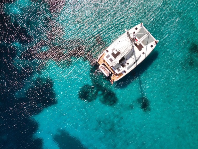 Boat rental Lagoon Lagoon 450 F in Porto Pollo on Samboat