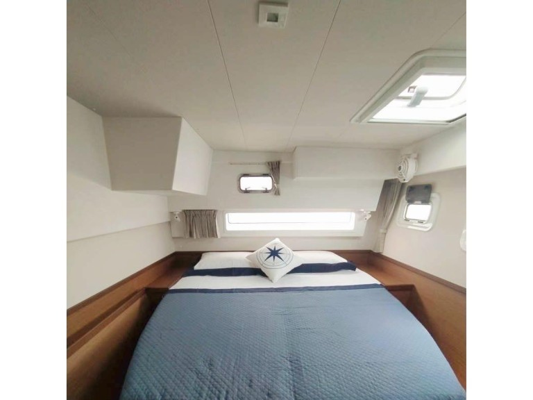 Yacht charter Porto Pollo cheap Lagoon 42