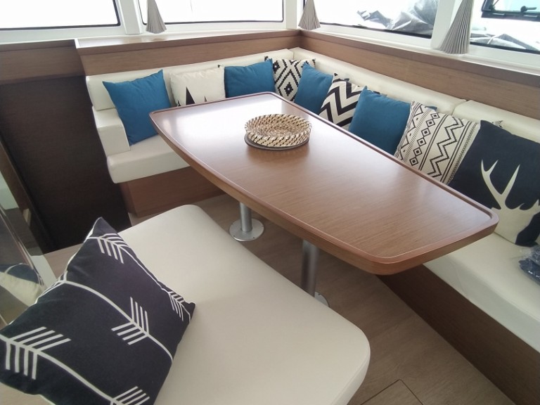 Catamaran rental in Porto Pollo - Lagoon Lagoon 42