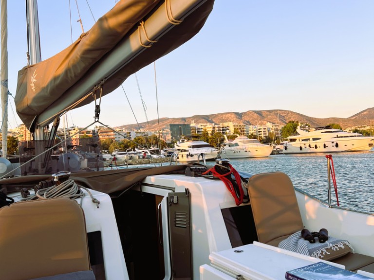 Jeanneau Sun Odyssey 410 in Alimos on SamBoat