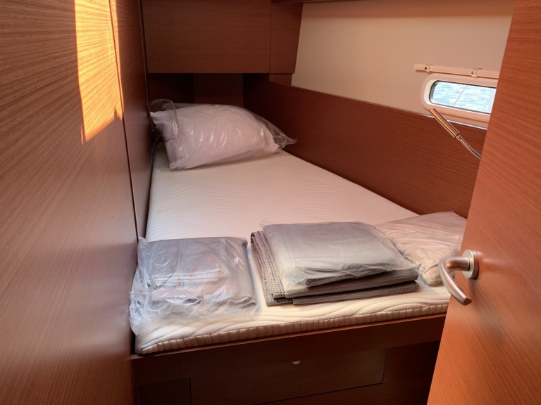 Bareboat Rental Sailboat Hanse with a boat licence