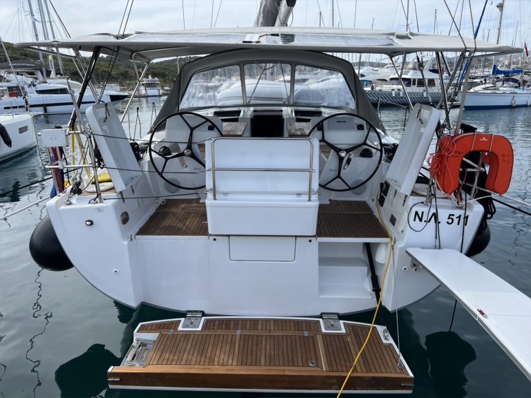 Sailboat rental in Lávrio - Hanse Hanse 508