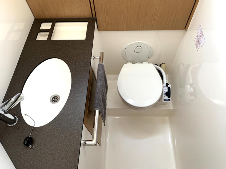 Boat rental Bavaria Cruiser 46 in Lávrio on Samboat