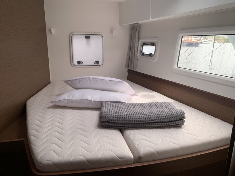 Lagoon Lagoon 42 in Lávrio on SamBoat