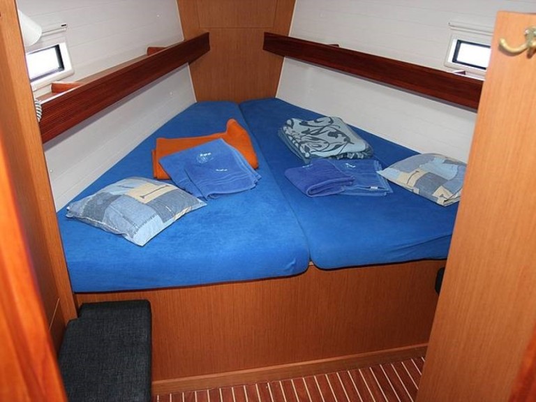 Bavaria Bavaria 36 Cruiser in Primošten on SamBoat