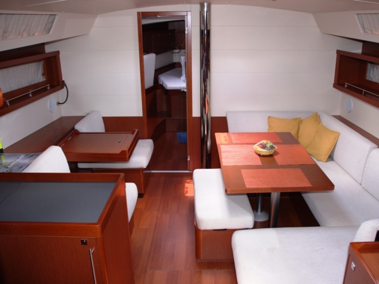 Bénéteau Oceanis 45 in Marmaris on SamBoat