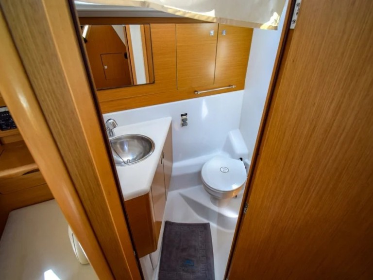 Bareboat Rental Sailboat Jeanneau with a boat licence