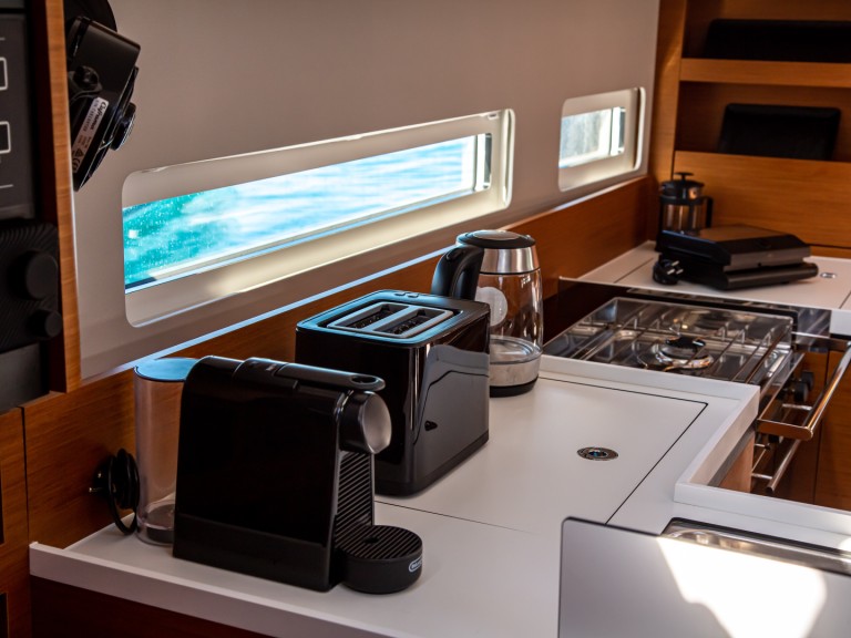 Jeanneau Sun Odyssey 410 in Préveza on SamBoat