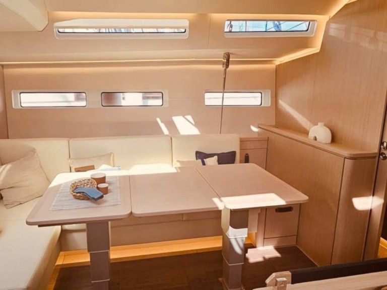 Rent a Jeanneau Jeanneau 55 Salerno