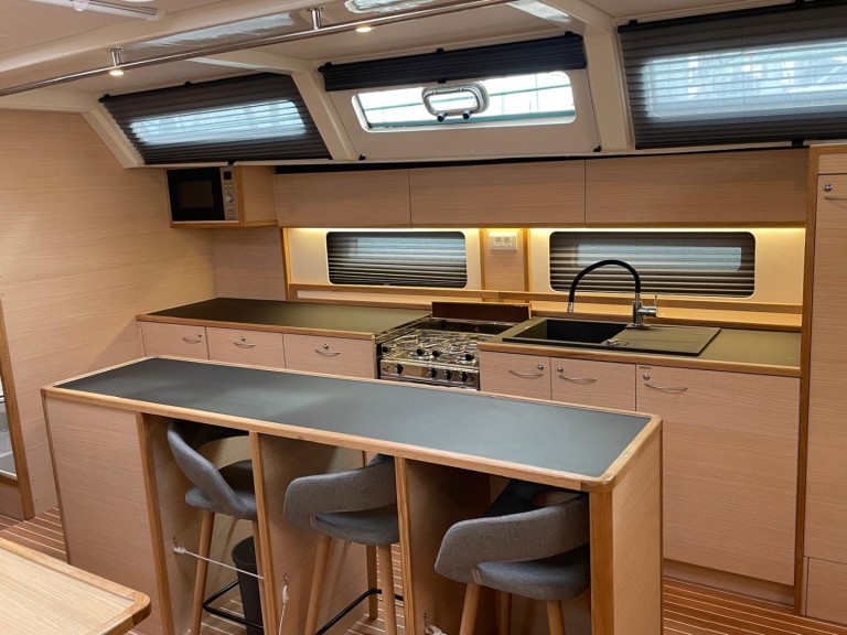 Sailboat for rent Salerno at the best price