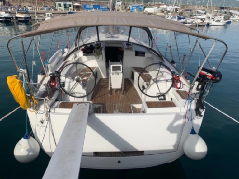 Sailboat for rent Salerno at the best price