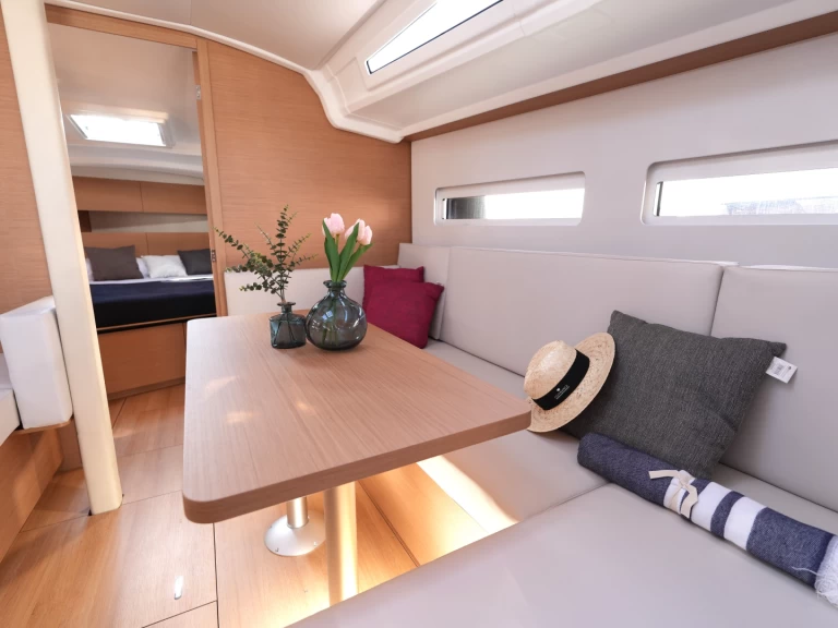 Rent a Jeanneau Sun Odyssey 410 Salerno