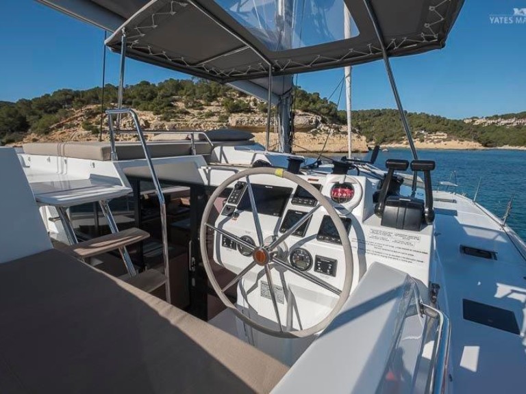 Boat rental Fountaine Pajot Saona 47 in Palma de Mallorca on Samboat