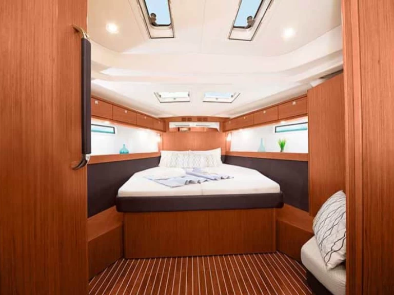 Yacht charter Palma de Mallorca cheap Bavaria Cruiser 51-5