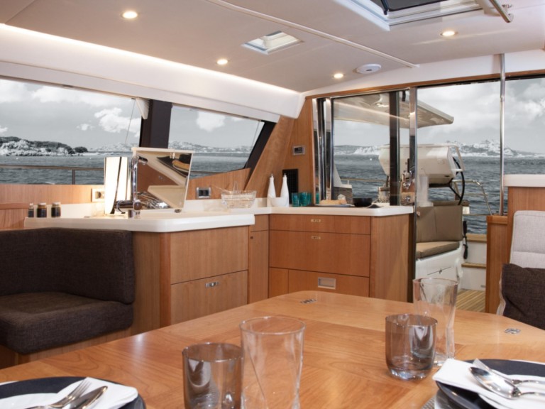 Sailboat for rent Gouvia at the best price