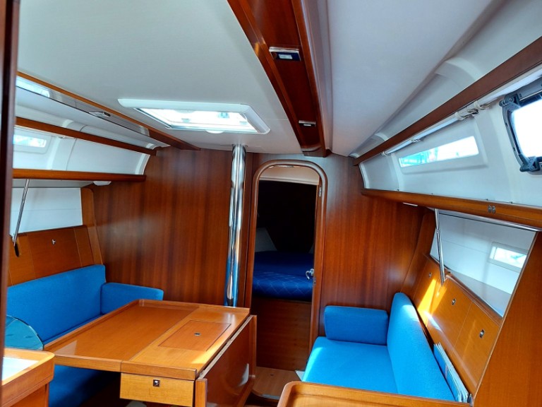 Sailboat for rent Yerseke at the best price