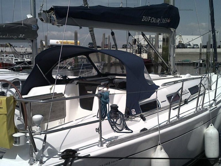 Sailboat for rent Yerseke at the best price