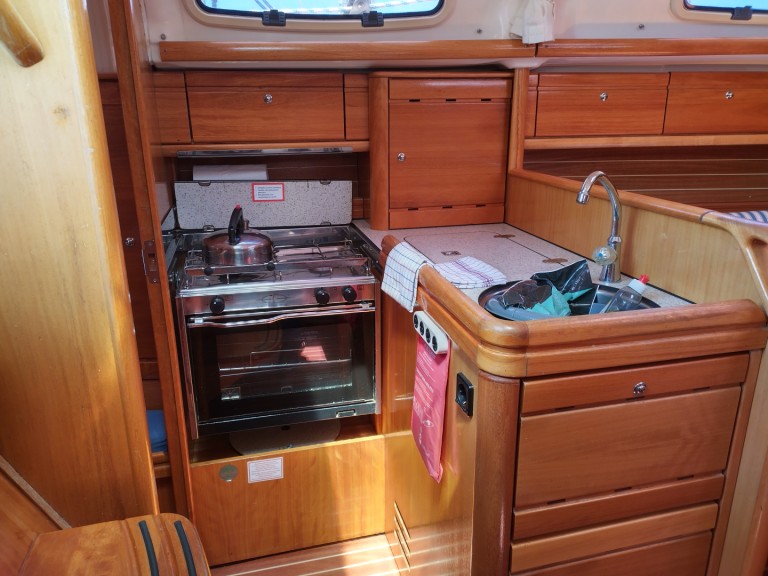 Yacht charter Yerseke cheap Bavaria 30 Cruiser