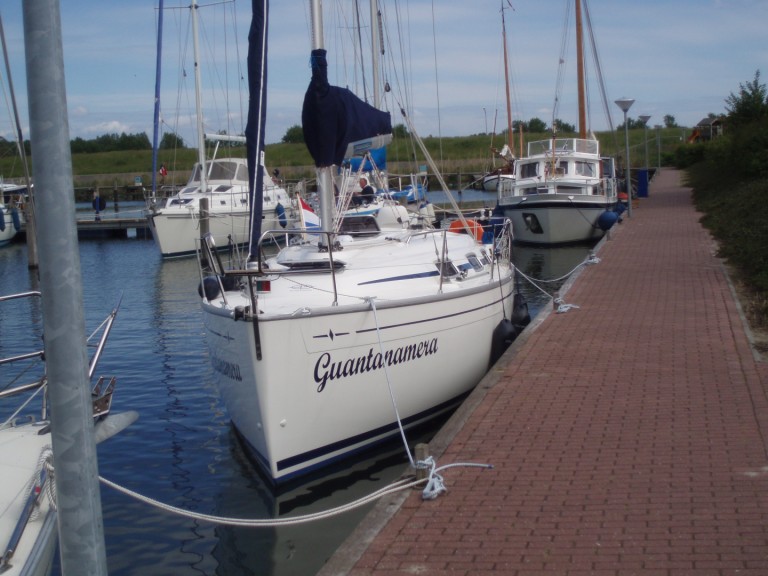 Sailboat rental in Yerseke - Bavaria Bavaria 30 Cruiser