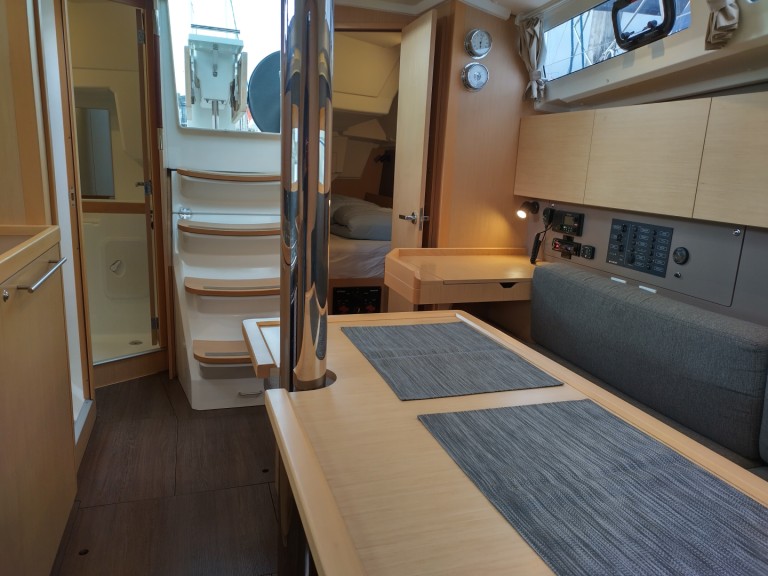 Rent a Bénéteau Oceanis 35 Yerseke