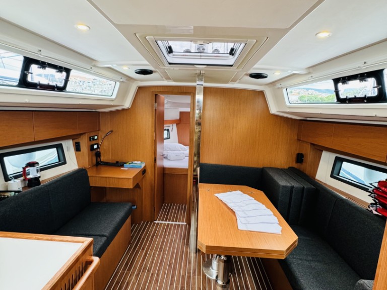 Boat rental Bavaria Bavaria C38 in Novi Vinodolski on Samboat