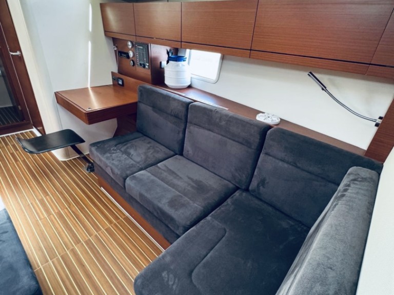 Hanse Hanse 458 in Novi Vinodolski on SamBoat