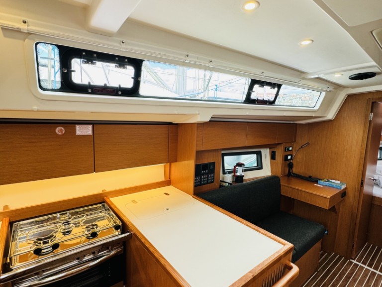 Sailboat rental in Novi Vinodolski - Bavaria Bavaria C38