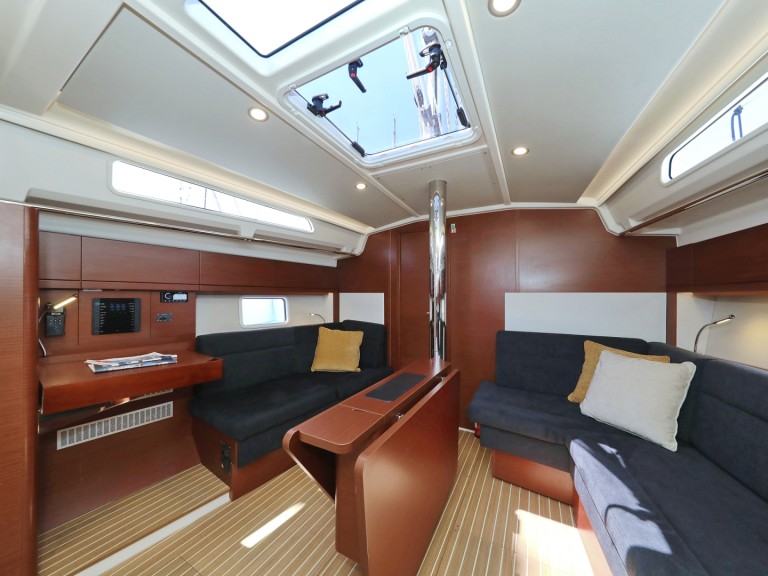 Bareboat Rental Sailboat Hanse with a boat licence