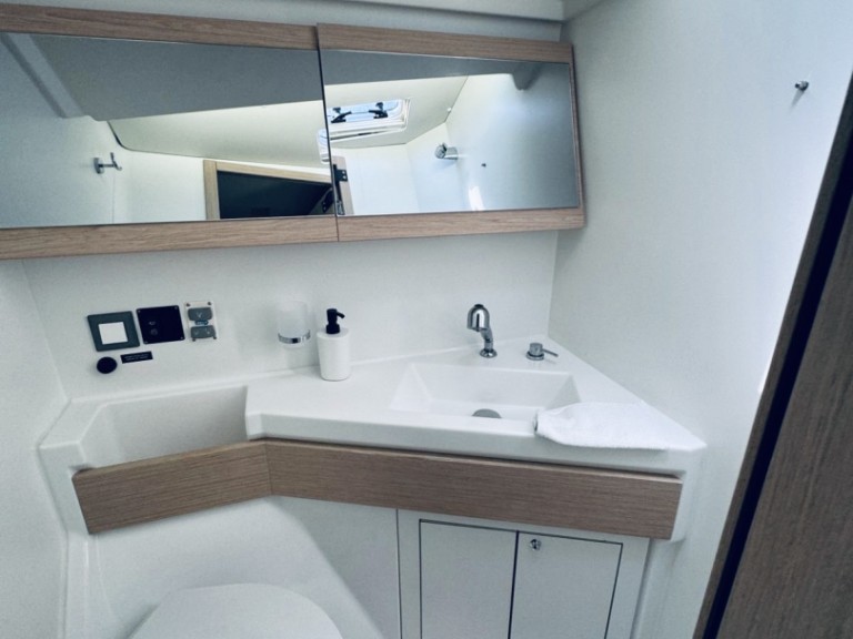 Rent a Bénéteau Oceanis 46.1 Novi Vinodolski