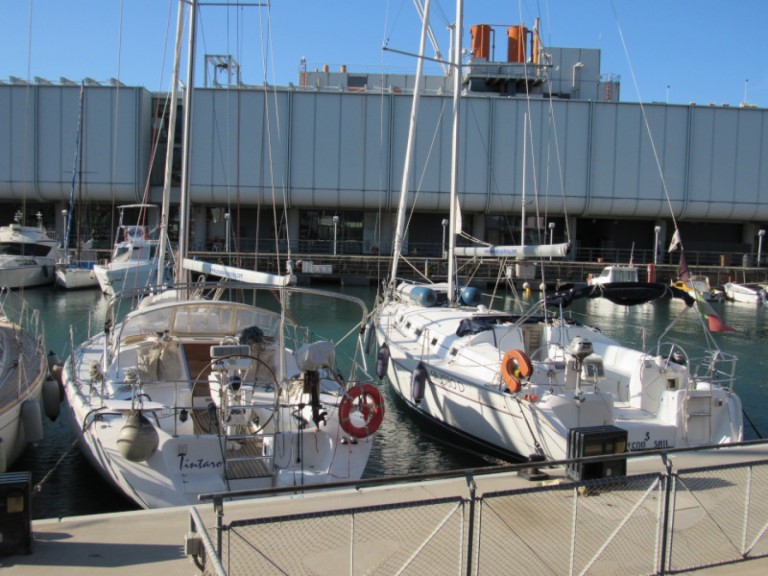 Sailboat rental with or without captain Bénéteau Genova