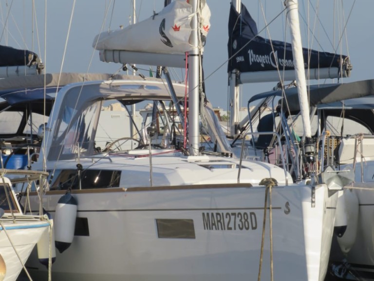 Bareboat Rental Sailboat Bénéteau with a boat licence