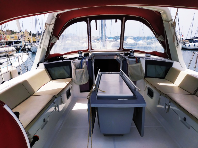 Bénéteau Oceanis 45 in Procida on SamBoat