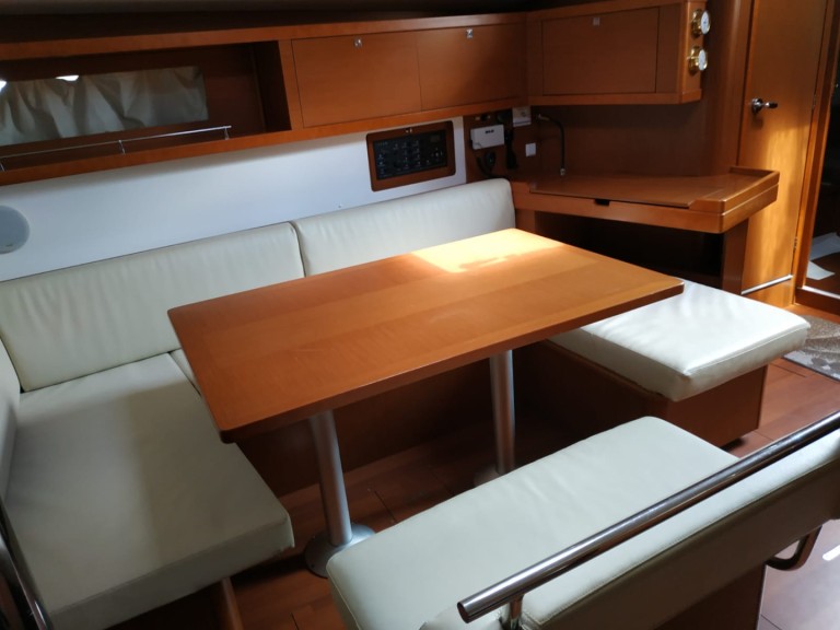 Rent a Bénéteau Oceanis 45 Procida