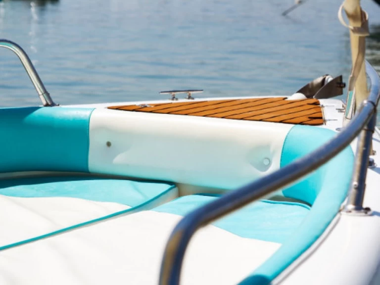 Rent a  Motorboat 5.80 Torre Canne