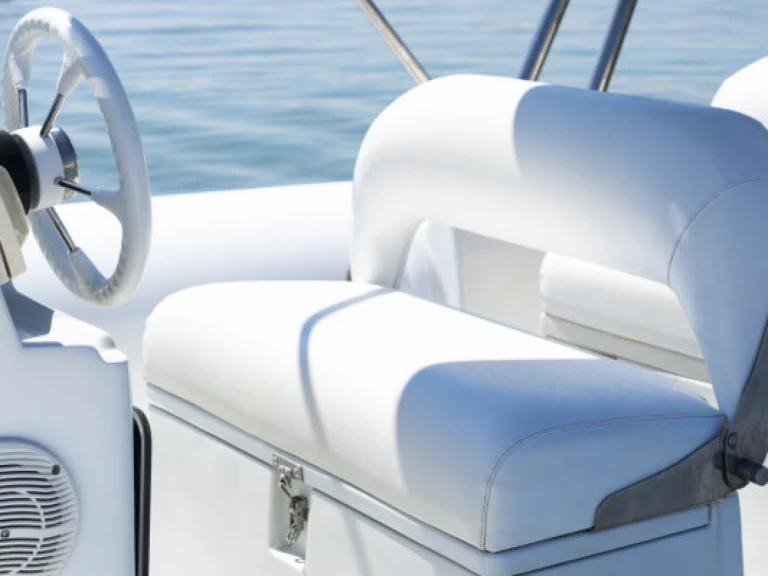 Motorboat rental with or without captain  Torre Canne