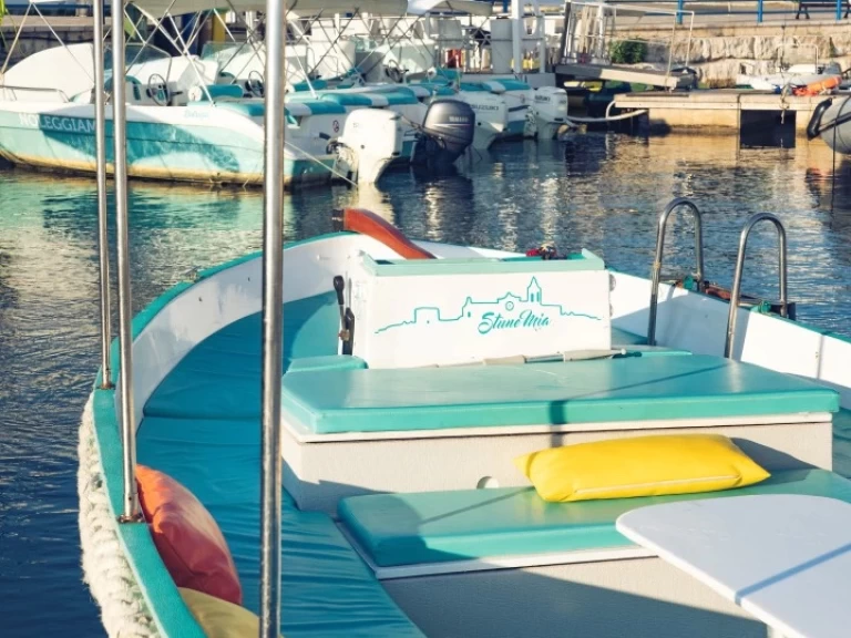  Motorboat 7.50 charter bareboat or captained in  Torre Canne
