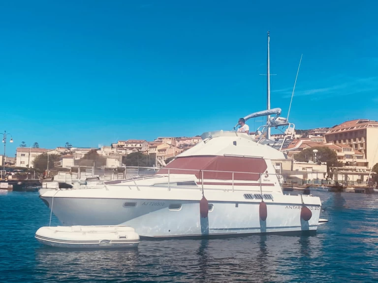 Bareboat Rental Motorboat Bénéteau with a boat licence