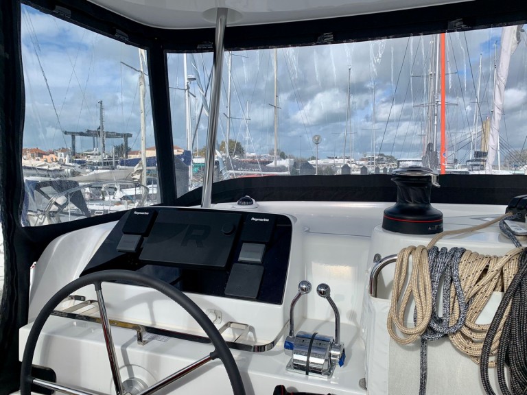 Catamaran rental in Eden Island - Lagoon Lagoon 42