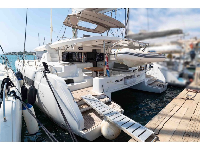 Catamaran for rent Le Marin at the best price