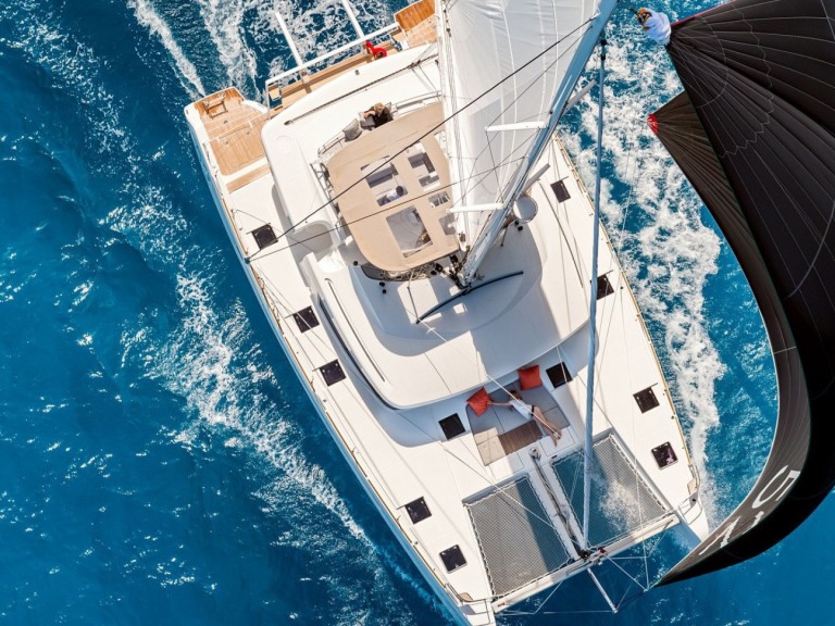 Lagoon Lagoon 52 F in Capo d'Orlando on SamBoat